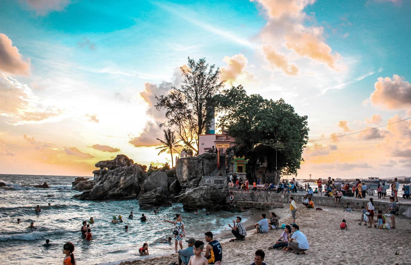A group of people on a beach AI-generated content may be incorrect.