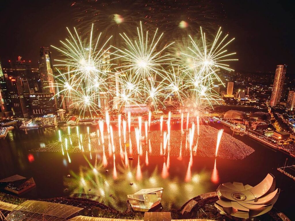 CÉ LA VI offers romantic New Year’s Eve Singapore fireworks views.
