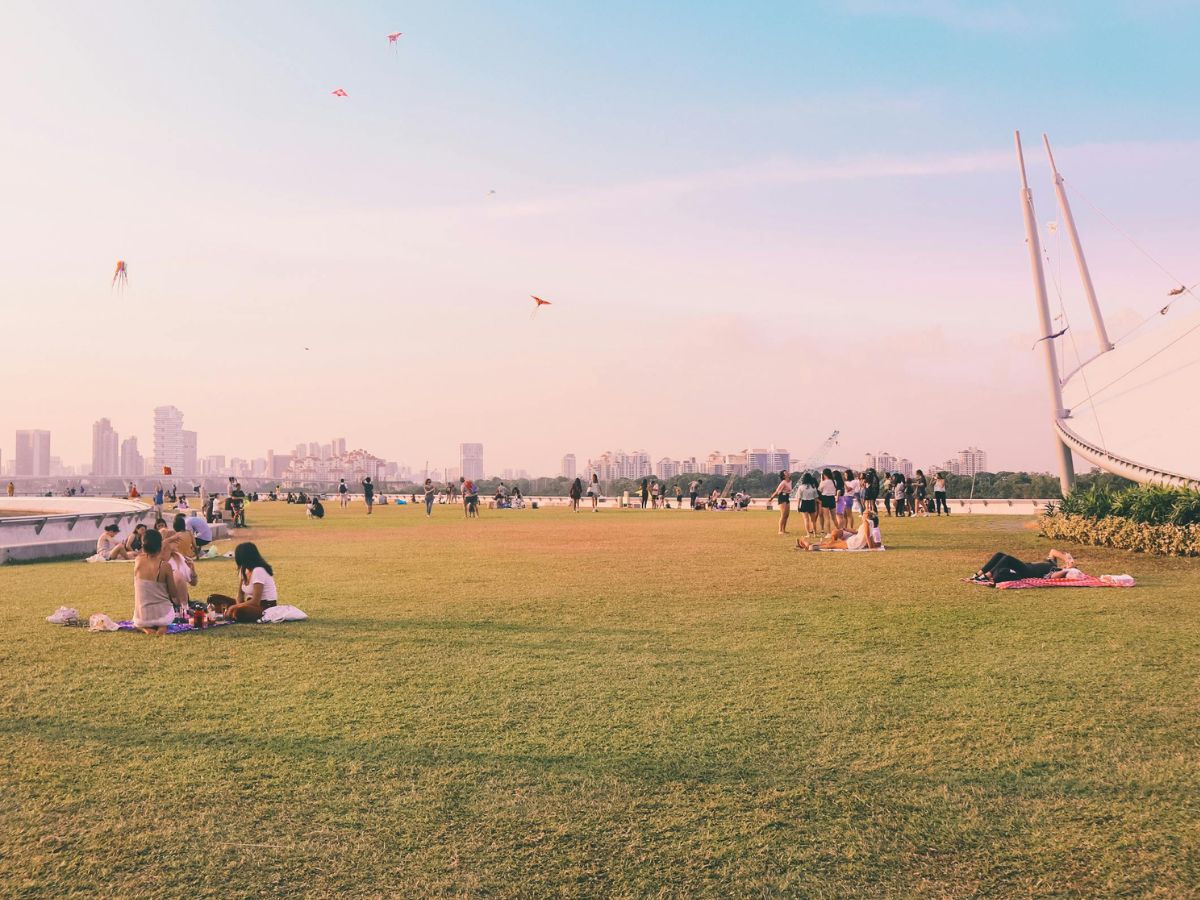 Kite flying at Marina Barrage is a cute first date idea for couples