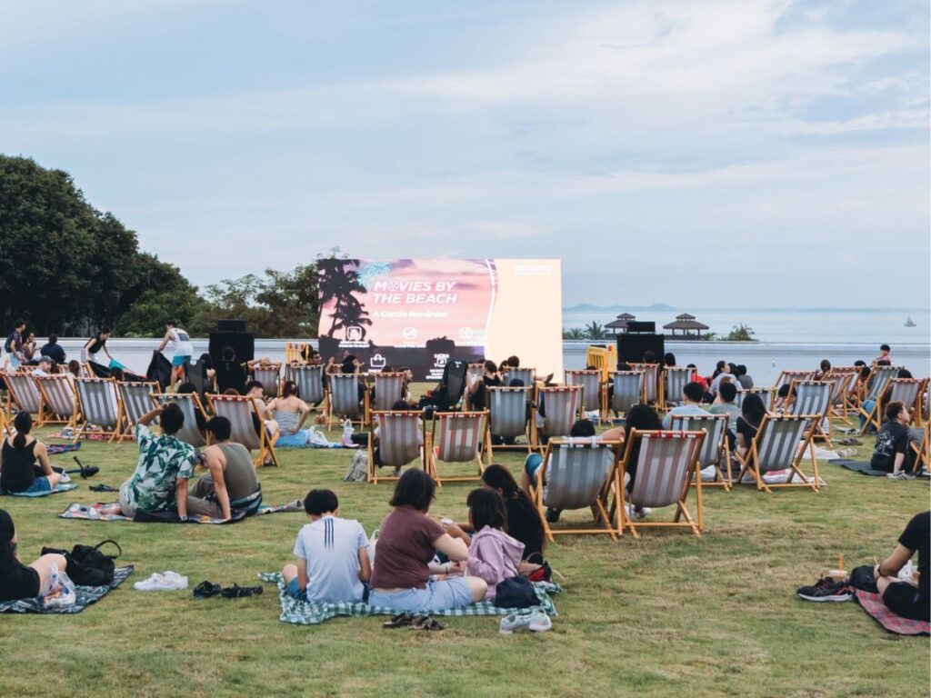 Free activities in Sentosa with Movies by the Beach.

