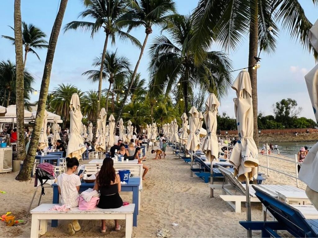 Coastes breakfast date ideas for couples enjoying seaside mornings