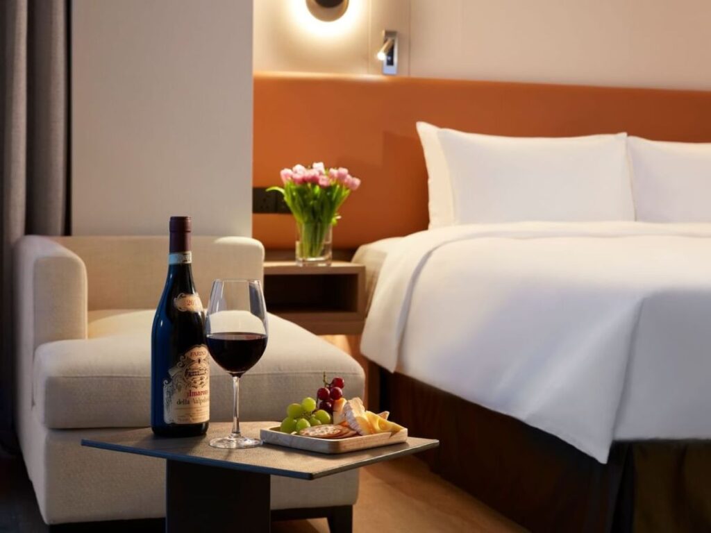 Momentus Hotel Alexandra affordable romantic v day hotel deals