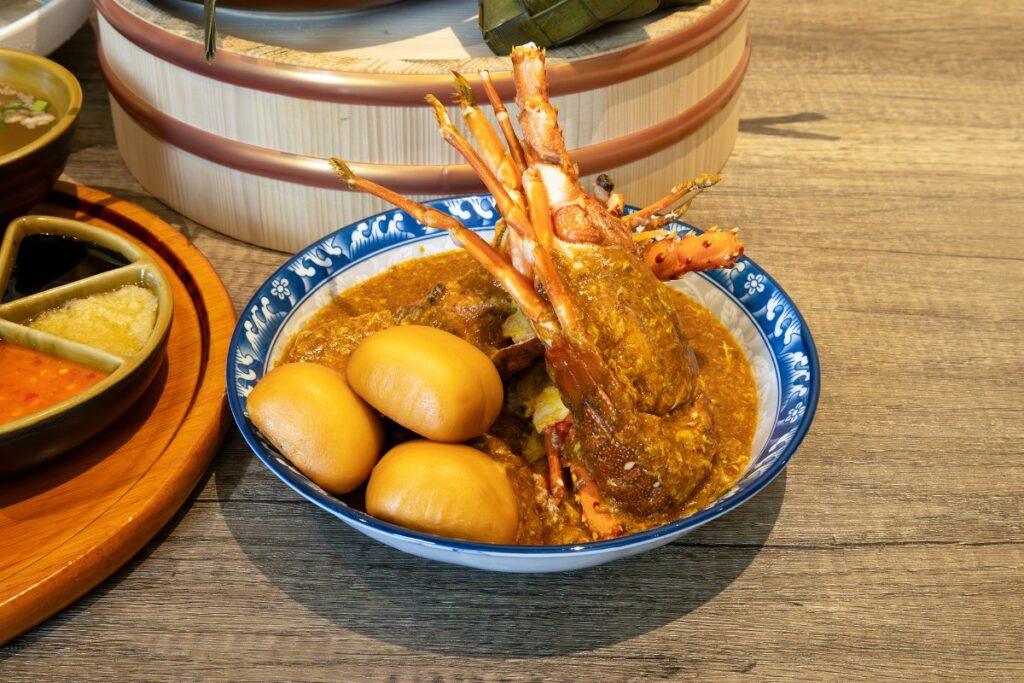 Singapore chilli lobster with mantou at Atrium Restaurant, Holiday Inn Singapore Atrium